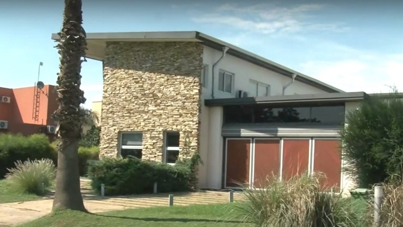 Así son las tres casas recuperadas del delito ubicadas a pasos de Funes que serán subastadas por Santa Fe